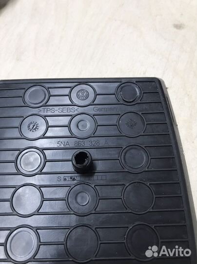 Коврик в подлокотник Tiguan 2