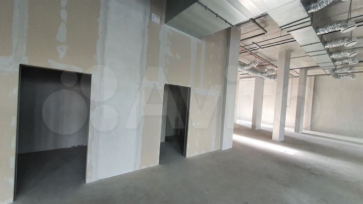 Продажа торговой площади с витражным остеклением