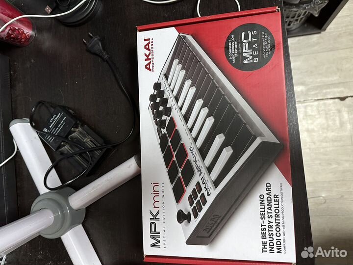 Миди клавиатура Akai Pro MPK mini MK3 W