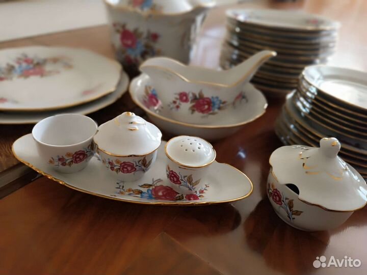 Набор столовой посуды на 6 персон