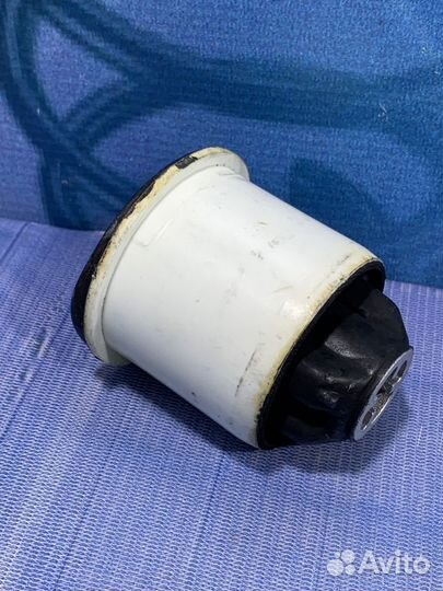 Сайлентблок балки Renault scenic 2 Лев, Прав