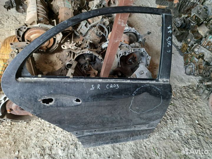 Дверь задняя правая на Mercedes W203