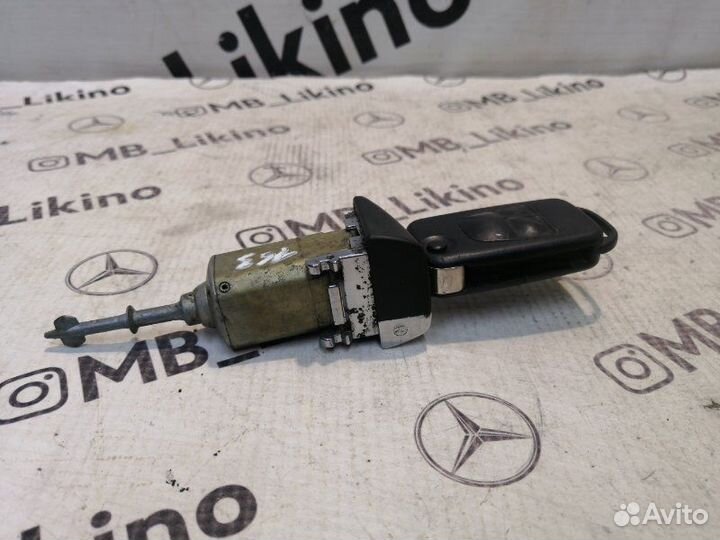 Замок двери передний правый Mercedes Ml W163