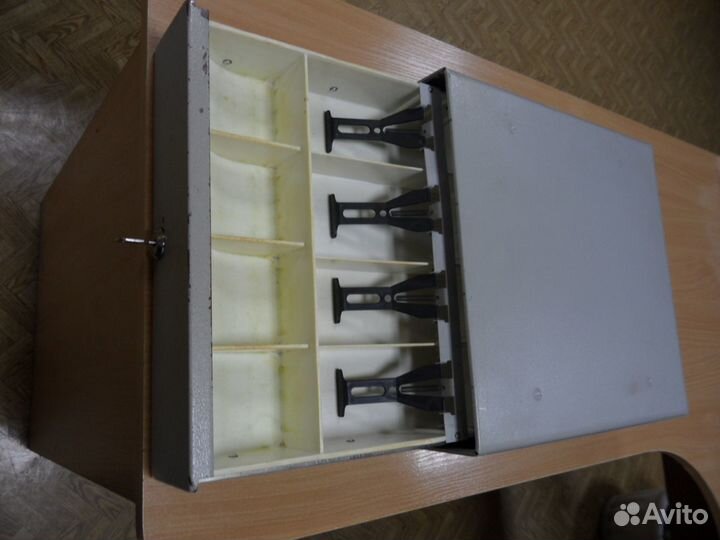 Бокс для купюр с замком