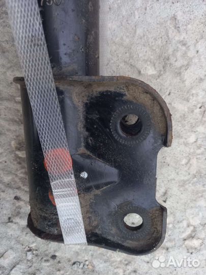 Стойка KIA Sorento правая,левая