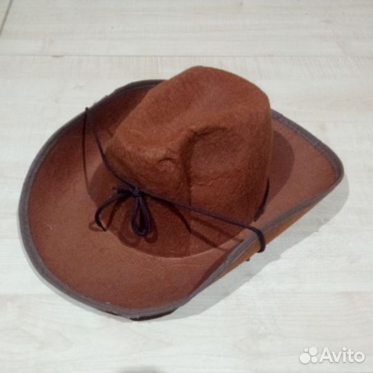 Шляпы, карнавальные маски