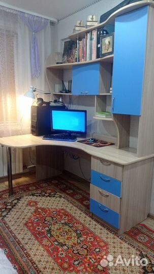 Компьютерный стол и кровать