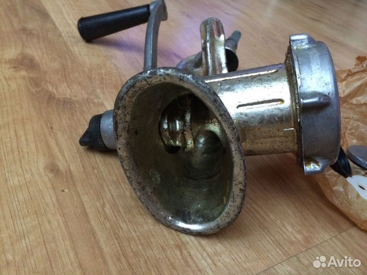 Мясорубка ручная чугунная