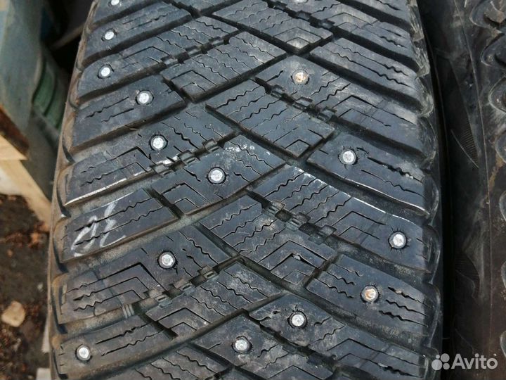 Goodyear Ultragrip Ice Arctic 205/55 R16