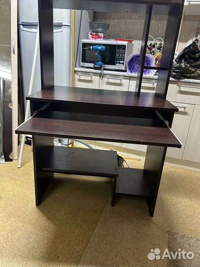 Компьютерный стол