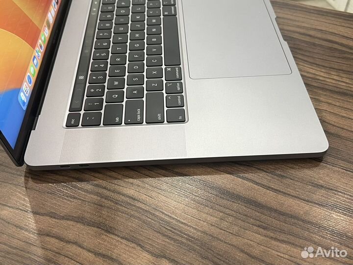 Apple MacBook Pro 16