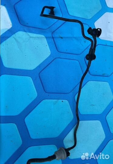 Трубка вакуумная 04E133366E