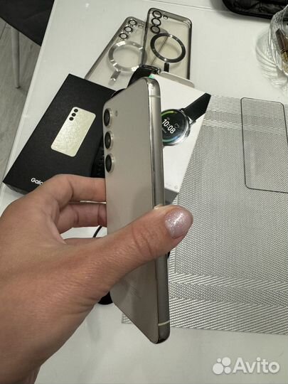 Samsung Galaxy S23, 8/256 ГБ