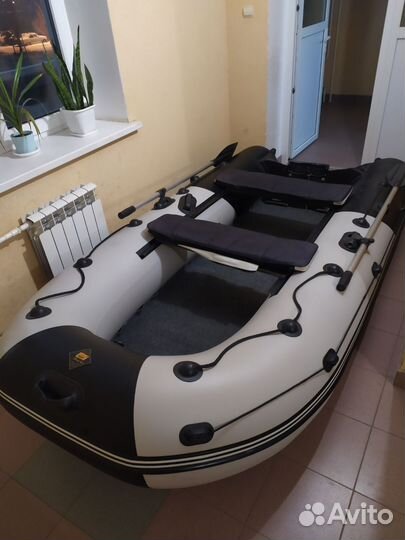 Лодка Ривьера 3200 ск