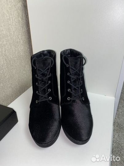 Полуботинки женские 40