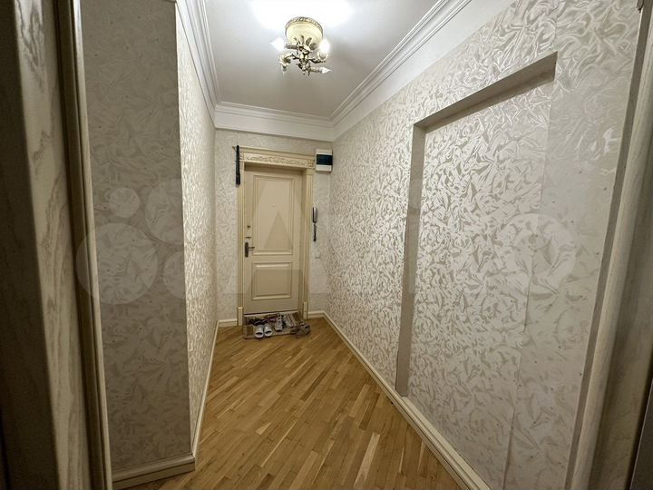 2-к. квартира, 56 м², 1/5 эт.