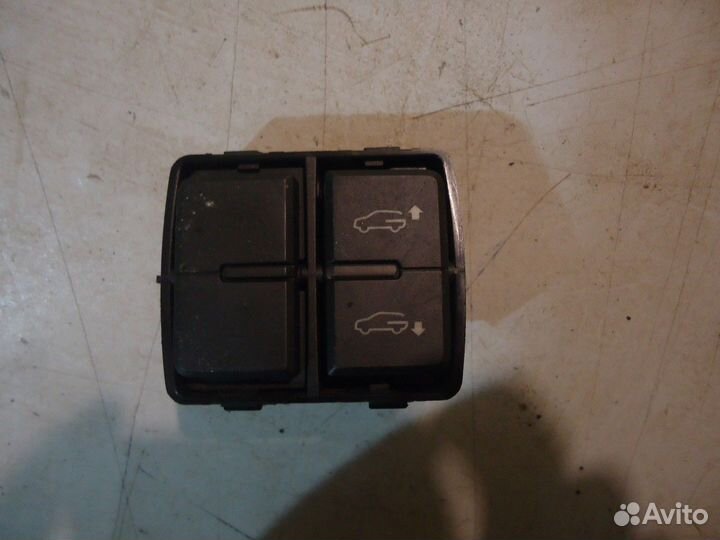 Кнопка открывания багажника (Volkswagen Touareg)