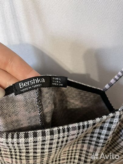 Платье на бретелях bershka