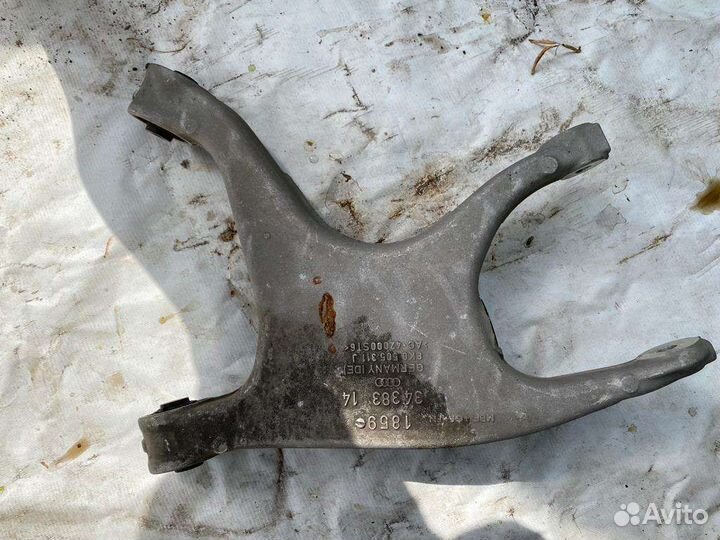 Рычаг задней подвески audi A4 2.0 B8