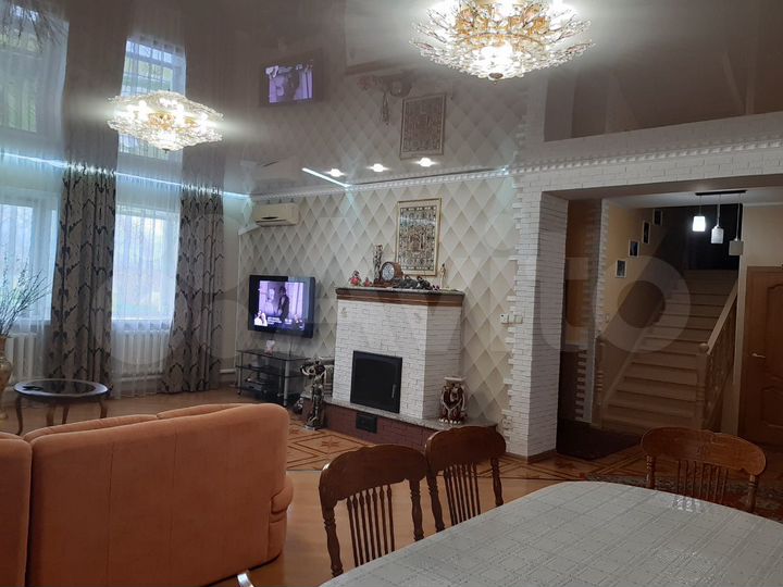 Дом 305 м² на участке 9,3 сот.