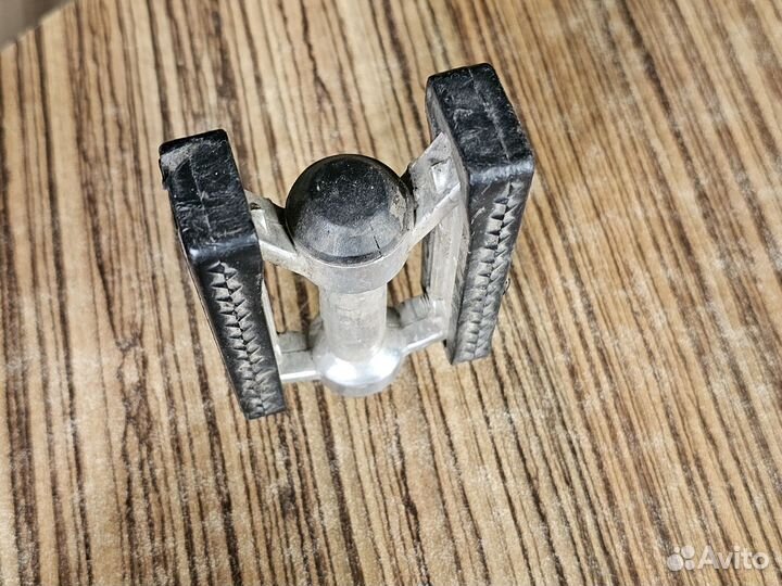 Левая педаль