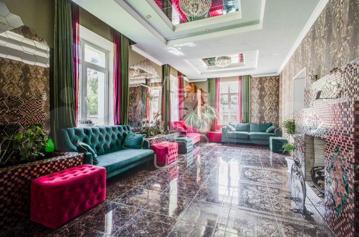 Коттедж 590 м² на участке 20 сот.