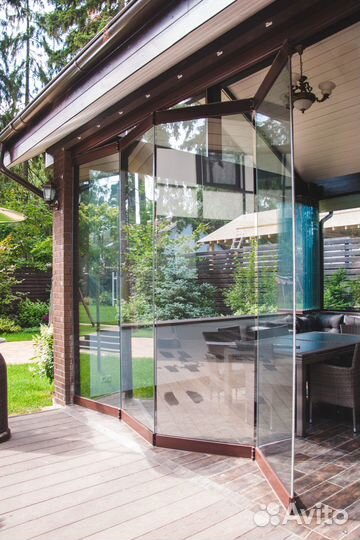 Раздвижное безрамное остекление гармошка