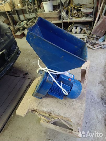 Крупорушка (зернодробилка)