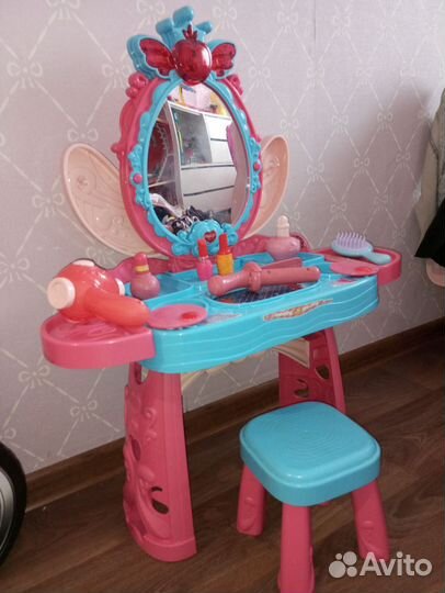 Салон красоты для девочки, туалетный столик