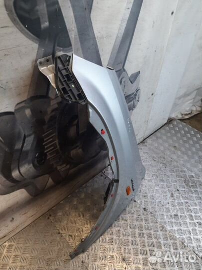 Крыло переднее левое Honda Cr-V внедорожник 2002