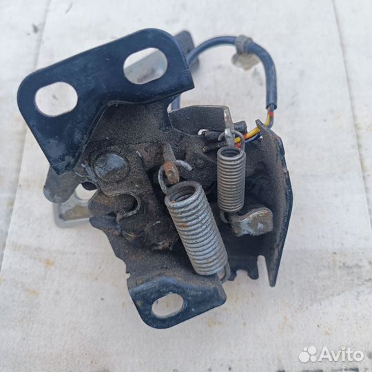 Замок капота Хонда Цивик 7. 2002 г