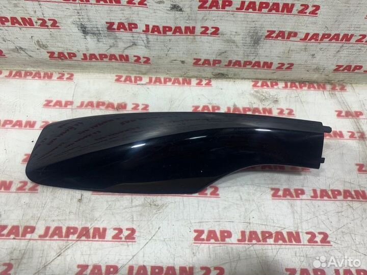 Крышка рейлинга передняя левая Toyota Rav4