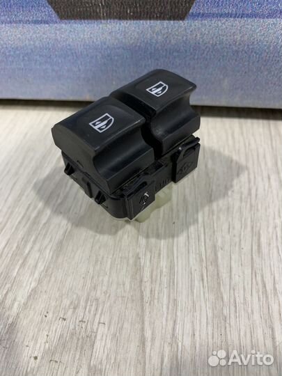 Блок кнопок стеклоподъемников Renault duster Лев