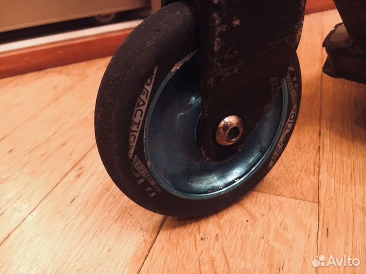 Трюковой самокат reaction stunt2 черный/синий