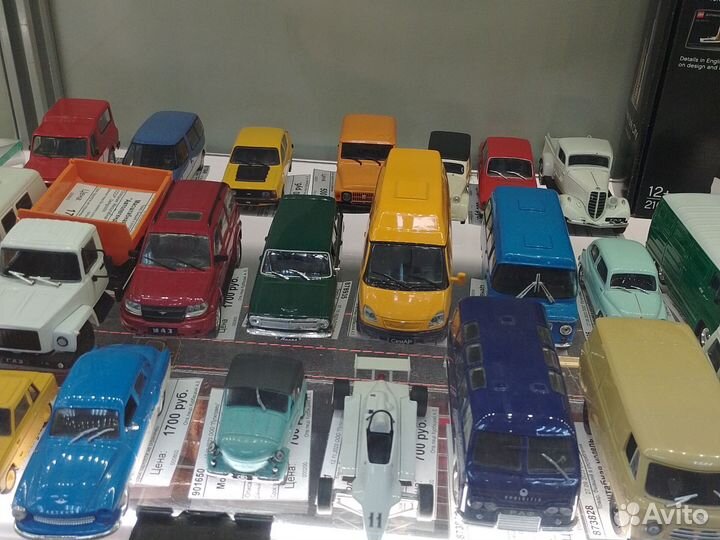 Модель автомобиля коллекционная масштаб 1:43