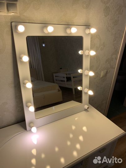Зеркало с подсветкой настольное