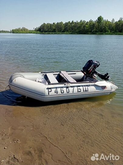 Лодка с мотором