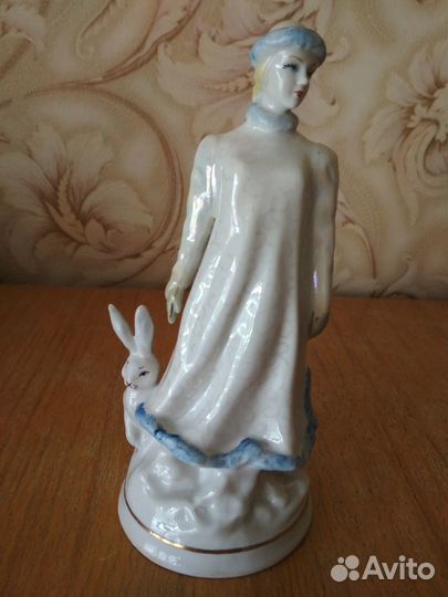 Старинные фарфоровые статуэтки