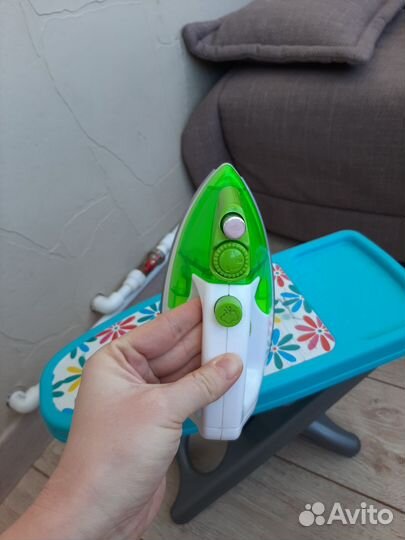 Детская гладильная доска и утюг (игрушки)