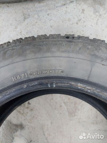 Bridgestone Blizzak Spike-02 215/60 R16 95T