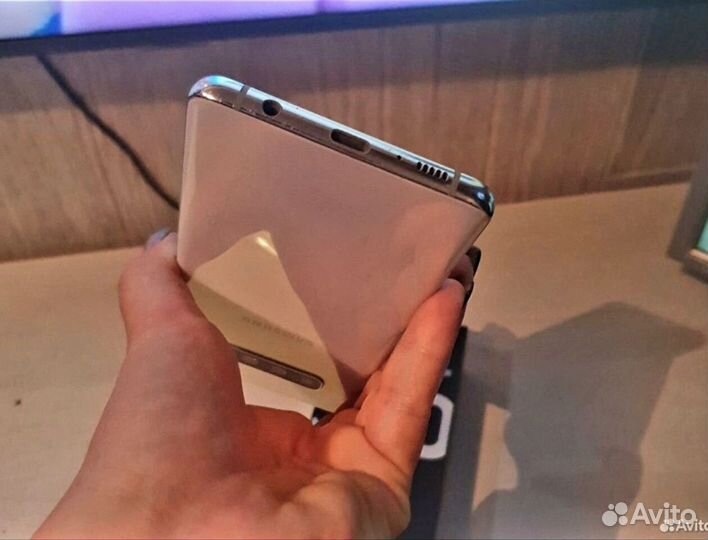 Samsung Galaxy S10+, 8/128 ГБ