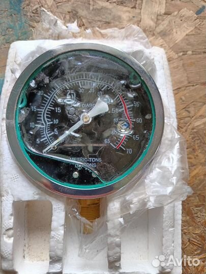 Манометр давления масла