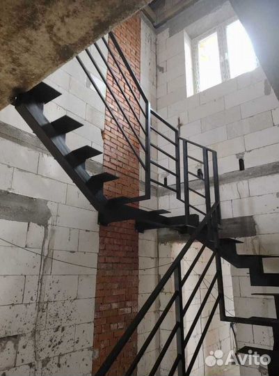 Лестница на металлокаркасе по Вашим габаритам