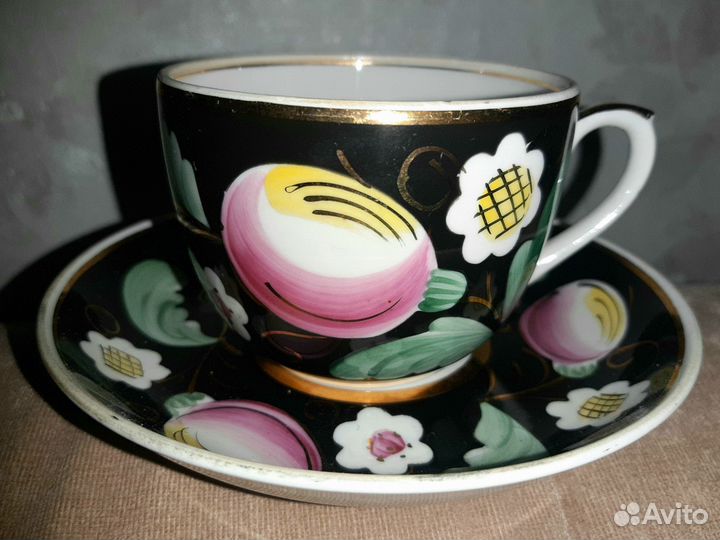 Фарфоровые сервиз слива на чёрном дфз СССР Чашка