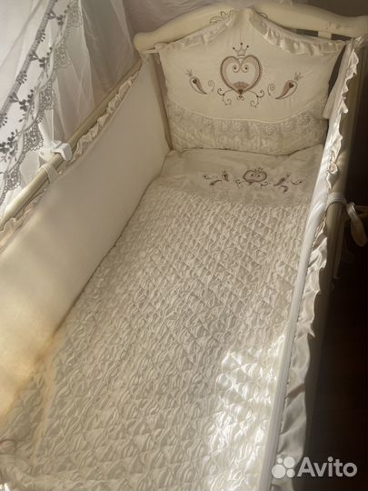 Детская кроватка с пеленальным столиком