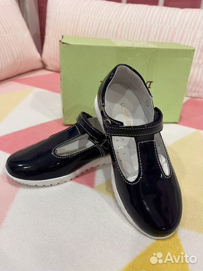 Туфли для девочки 29 размер новые