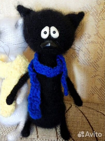 Кот, кошка, интерьерная вязаная игрушка