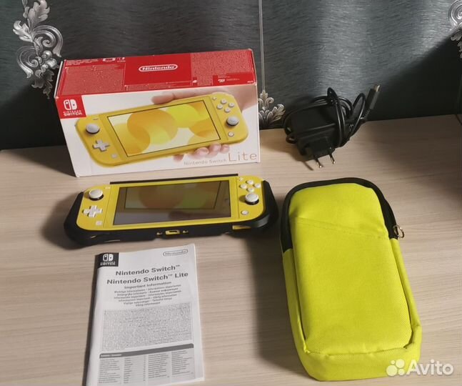 Nintendo switch lite Yellow