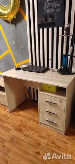 Письменный стол