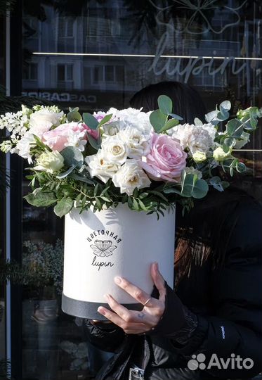 Композиция в большой коробке